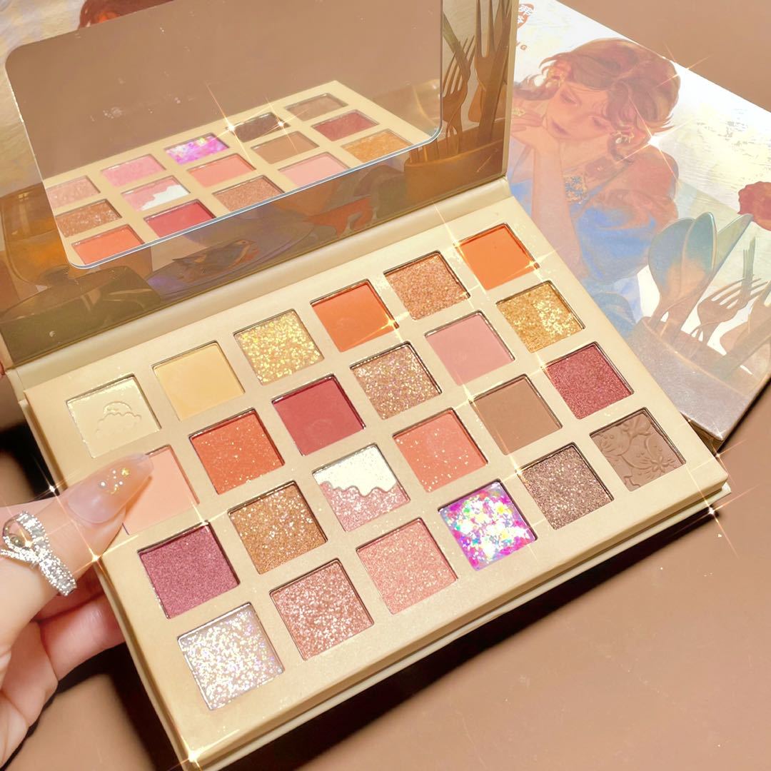 Kiss & Chrome™ Lumière 24-Shade Eyeshadow Palette