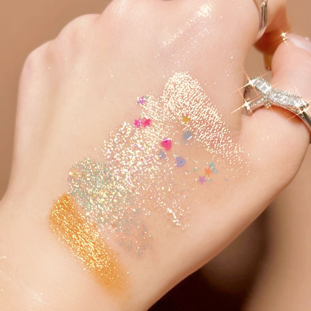 Kiss & Chrome™ Lumière 24-Shade Eyeshadow Palette